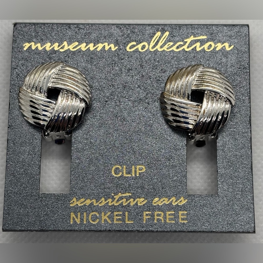 Museum Collection Sensitive Ears Clip-On Knot Earrings